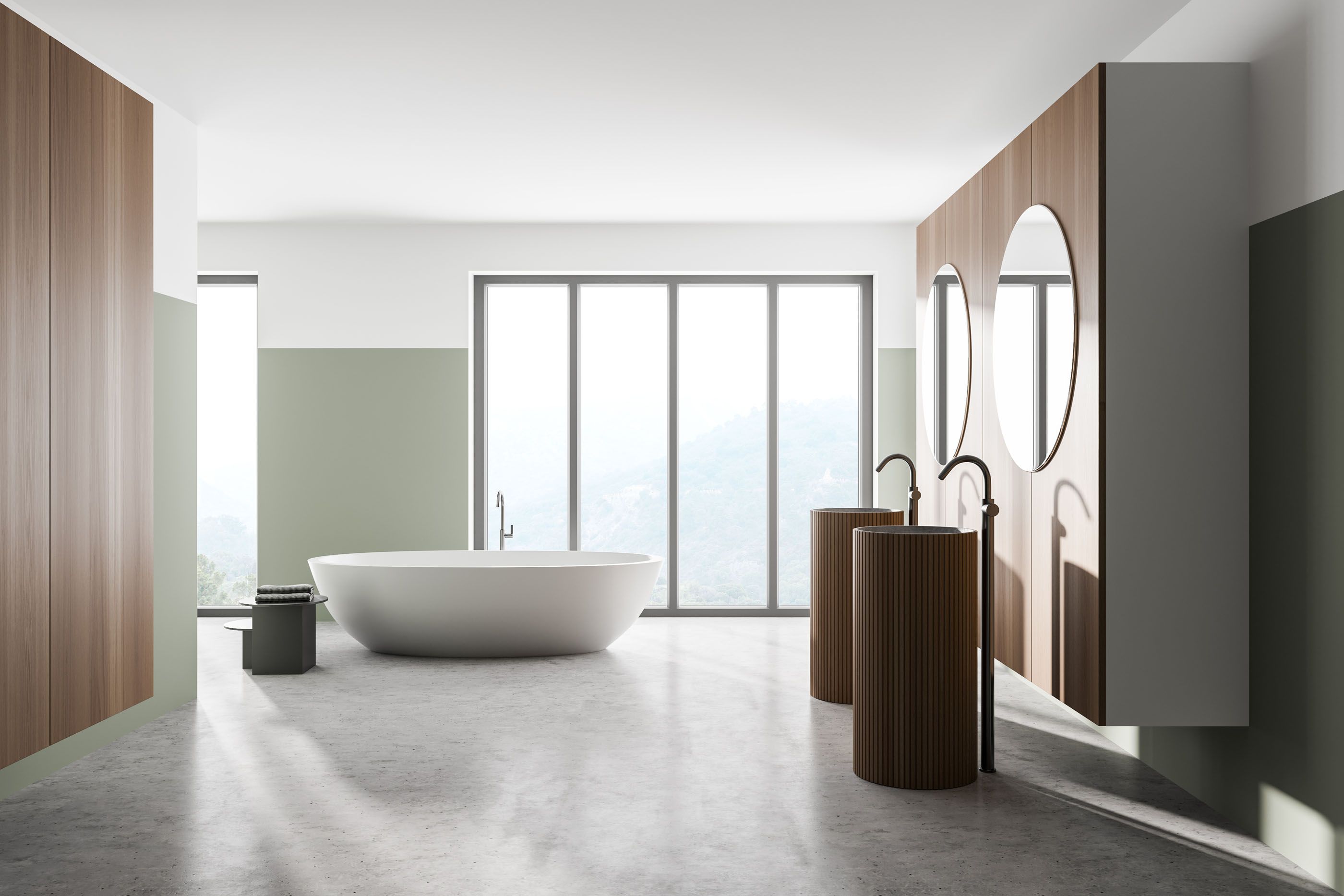 Badezimmer mit einer Badewanne und einem Waschbecken, hell erleuchtet und modern eingerichtet.